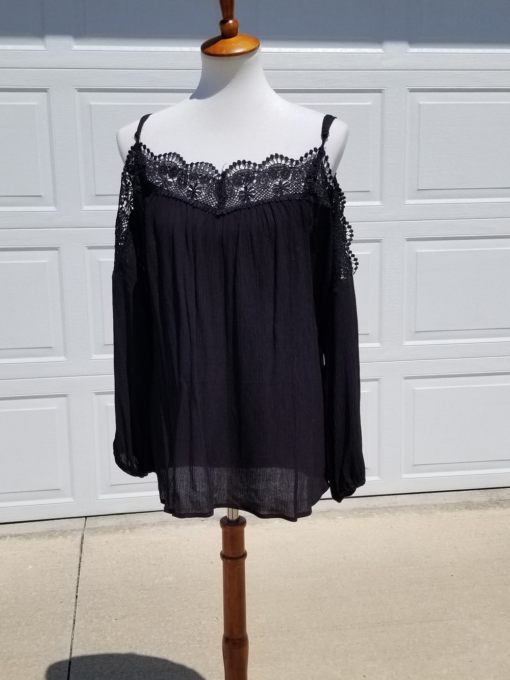 Daytrip Black Lace-Trim Cold Shoulder Tunic
